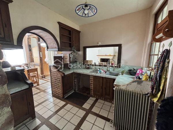 Maison familiale de 148 m² avec jardin, véranda, garage de 80 m² et fort potentiel – Brionne

Située au cœur de Brionne, cette maison de caractère de 148 m² Loi Carrez offre de beaux volumes et de nombreuses possibilités d’aménagement.

Dès l’entrée, vous découvrirez une habitation familiale comprenant 4 chambres, idéale pour accueillir une famille, ainsi que 2 salles d’eau et 2 WC pour un confort optimal au quotidien.

Vous profiterez également d’une agréable véranda lumineuse, véritable pièce de vie supplémentaire ouverte sur le jardin, ainsi que d’une pergola d’été permettant de profiter pleinement des beaux jours.

À l’extérieur, un jardin clos de 367 m² complète l’ensemble et offre un espace verdoyant à aménager selon vos envies.

Les amateurs d’espace et de projets seront séduits par le vaste garage de 80 m², bénéficiant d’un étage aménageable offrant un potentiel supplémentaire pour la création d’un atelier, d’un logement indépendant, d’un espace de stockage ou d’une activité professionnelle.

Une cave à vin vient parfaire les prestations de cette propriété.

Les atouts :

✔ 148 m² habitables
✔ 4 chambres
✔ 2 salles d’eau
✔ 2 WC
✔ Véranda lumineuse
✔ Pergola d’été
✔ Jardin de 367 m²
✔ Garage de 80 m² avec étage aménageable
✔ Cave à vin
✔ Fort potentiel d’évolution

Une belle opportunité pour une famille, un artisan ou un investisseur à la recherche d’un bien offrant volume, dépendances et potentiel d’aménagement.

À découvrir sans tarder !
DPE : D
GES : C