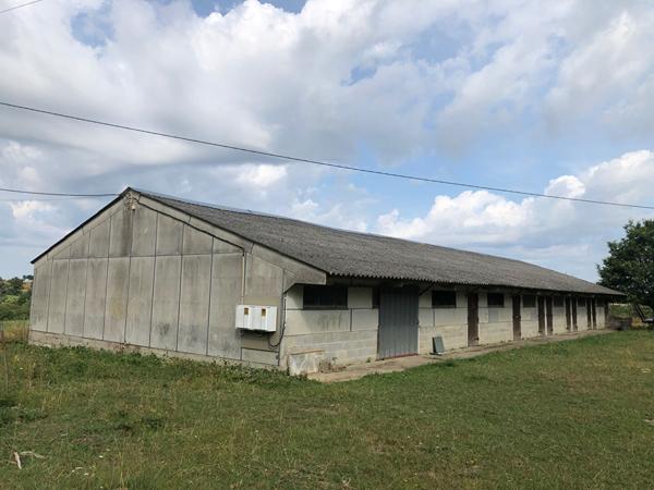 Bâtiment Montreuil sous Pérouse