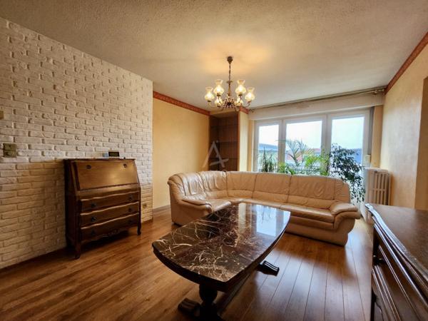 Appartement traversant  Dernier étage  Fort potentiel 