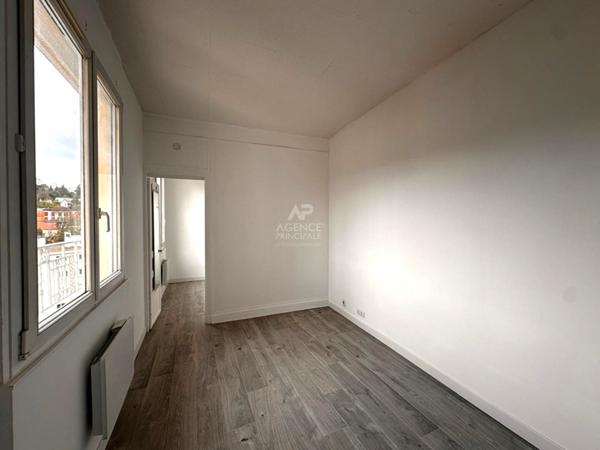 À vendre : Appartement 2 pièces avec belle vue à Chaville €170 000 ** - Référence 630-C26