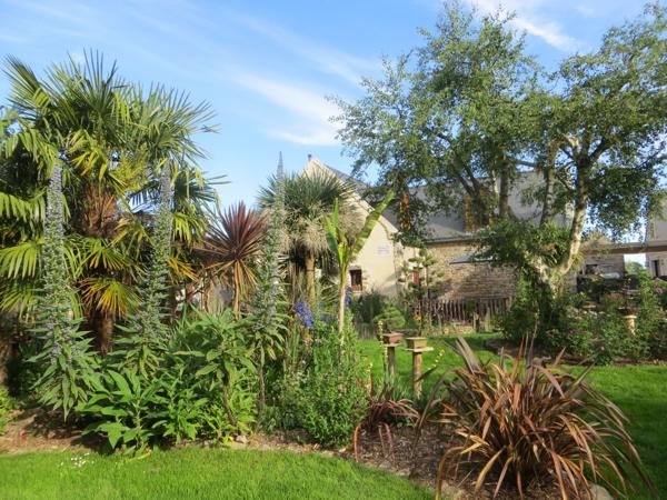 Kervignac (56700) Maison en pierre récente avec suites parentales et jardin clos