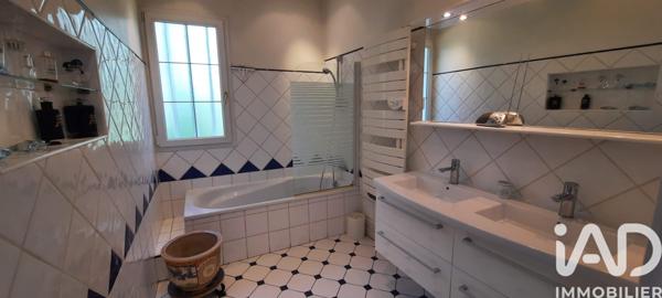 Maison à vendre 5 pièces 223 m² Léognan