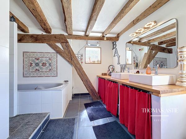 Maison
         8 pièces
        - 185 m² 520 000 € *