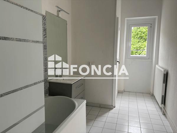 Location Appartement 3 pièces 95.27 m² - 16 - 18 RUE JEANNE D'ARC Gien 45500