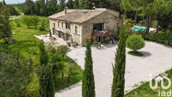 Mas 14 pièces de 430 m² à Rognonas (13870)