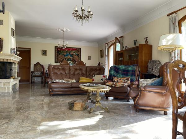 Castelnau-le-Lez (34170) Maison T5 206m2 sur terrain arboré de 2000m2