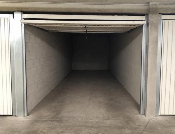 Grand box fermé en enfilade de 24,8 m² – Quartier Palais de Justice – Marseille 6ᵉ