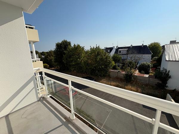 T.3 AURAY CENTRE VILLE avec ascenseur : 64 m2 avec garage et cave , Auray