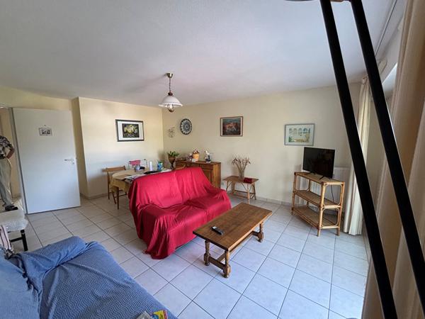 T.3 AURAY CENTRE VILLE avec ascenseur : 64 m2 avec garage et cave , Auray