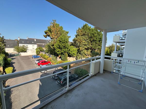 T.3 AURAY CENTRE VILLE avec ascenseur : 64 m2 avec garage et cave , Auray