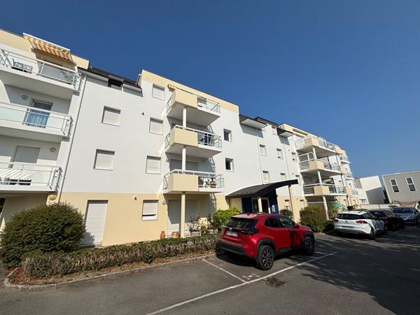 T.3 AURAY CENTRE VILLE avec ascenseur : 64 m2 avec garage et cave , Auray