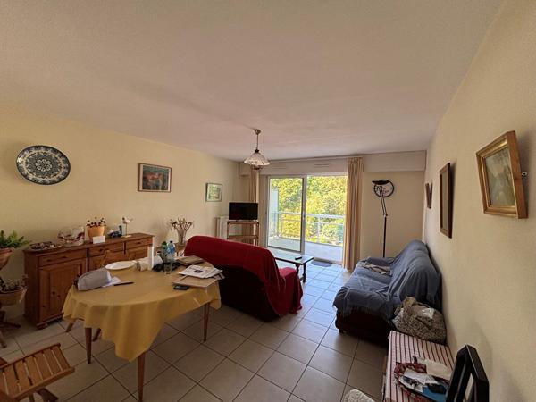 T.3 AURAY CENTRE VILLE avec ascenseur : 64 m2 avec garage et cave , Auray