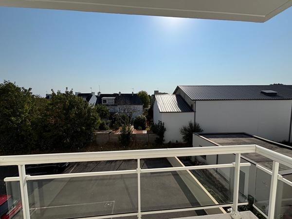 T.3 AURAY CENTRE VILLE avec ascenseur : 64 m2 avec garage et cave , Auray