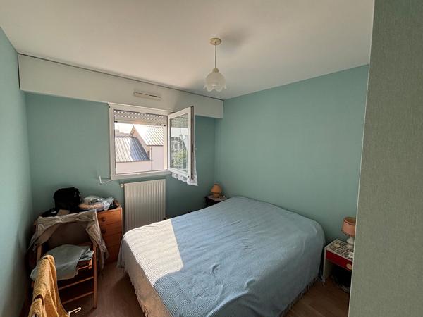 T.3 AURAY CENTRE VILLE avec ascenseur : 64 m2 avec garage et cave , Auray