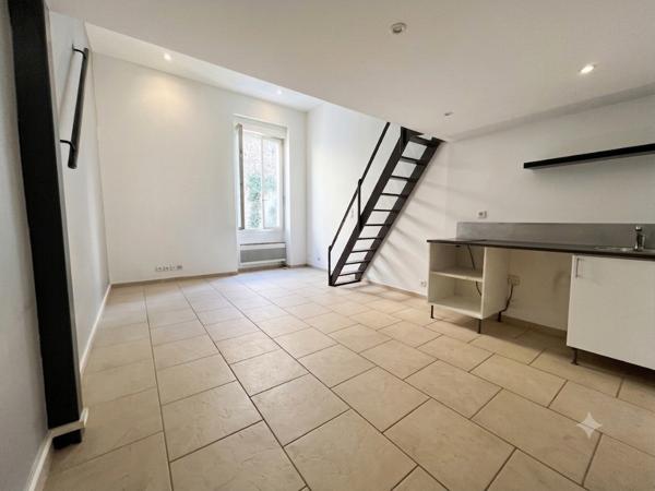 Appartement
         1 pièce
        - 24 m² 115 050 € *