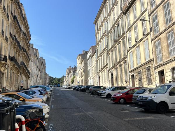 Appartement
         1 pièce
        - 24 m² 115 050 € *