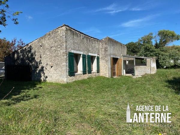 CHAI EN PIERRE SUR TERRAIN CONSTRUCTIBLE DE 854 m²