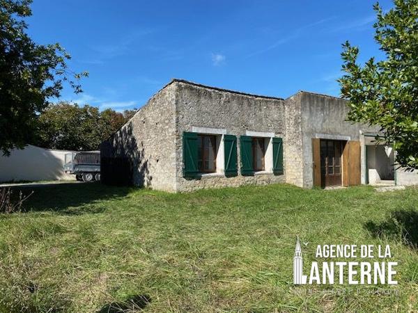 CHAI EN PIERRE SUR TERRAIN CONSTRUCTIBLE DE 854 m²