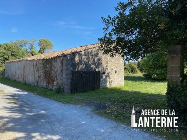 CHAI EN PIERRE SUR TERRAIN CONSTRUCTIBLE DE 854 m²