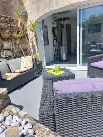 Maison à vendre 6 pièces GRASSE (06), 2 maisons indépendantes, jardin de 2505m², 2 garages, car-port, nombreuses places de stationnement !!