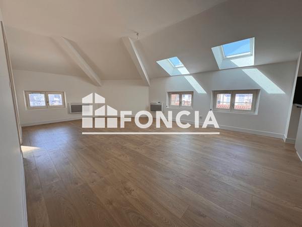 Location Appartement 2 pièces 48.7 m² - 9 RUE HIPPOLYTE DUPRAT Toulon 83000