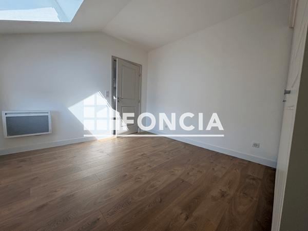 Location Appartement 2 pièces 48.7 m² - 9 RUE HIPPOLYTE DUPRAT Toulon 83000