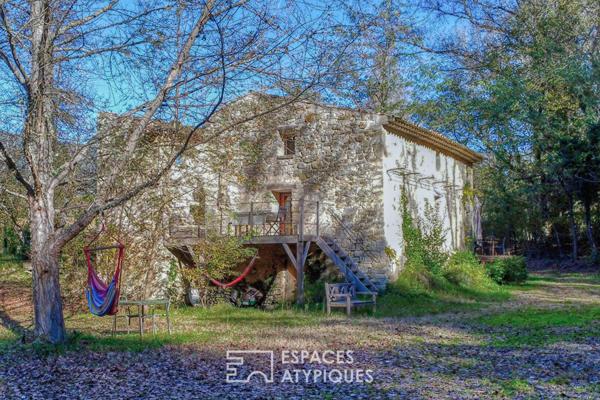 Un écrin provençal entre pierres anciennes et habitats singuliers
