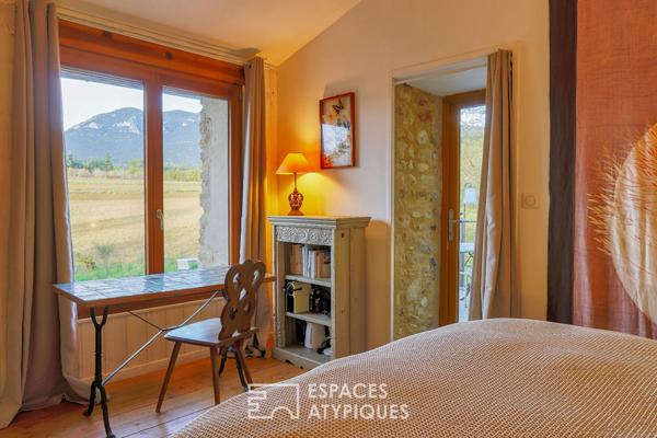 Un écrin provençal entre pierres anciennes et habitats singuliers