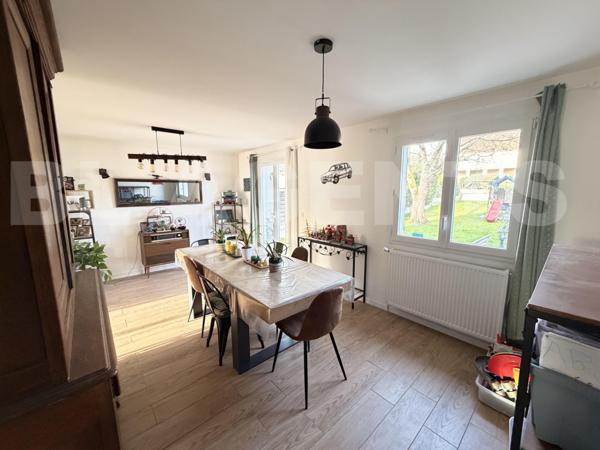  Maison familiale de 143 M2 rénovée avec un grand garage de 60M2 jardin et équipements modernes à Br