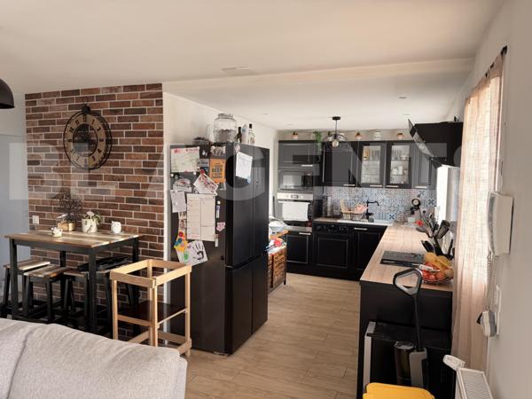  Maison familiale de 143 M2 rénovée avec un grand garage de 60M2 jardin et équipements modernes à Br