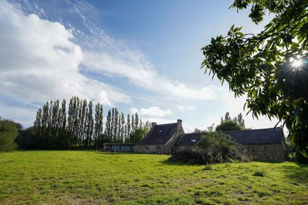 Propriété de caractère en Bretagne avec grand gîte, piscine et 1,6 hectare – résidence principale et potentiel de revenus près de Pontivy