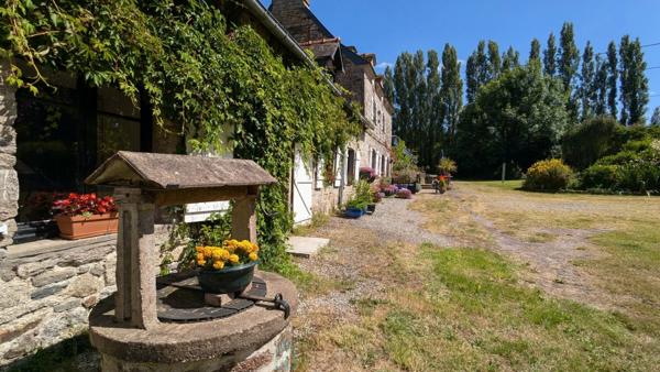 Propriété de caractère en Bretagne avec grand gîte, piscine et 1,6 hectare – résidence principale et potentiel de revenus près de Pontivy
