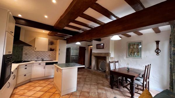 Propriété de caractère en Bretagne avec grand gîte, piscine et 1,6 hectare – résidence principale et potentiel de revenus près de Pontivy