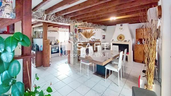 Maison de village de 125 m² - 3 terrasses - grand garage.