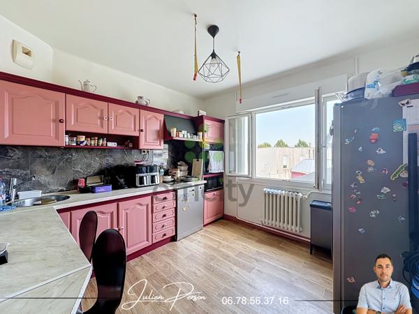 Immeuble
        
        - 320 m² 369 000 € *