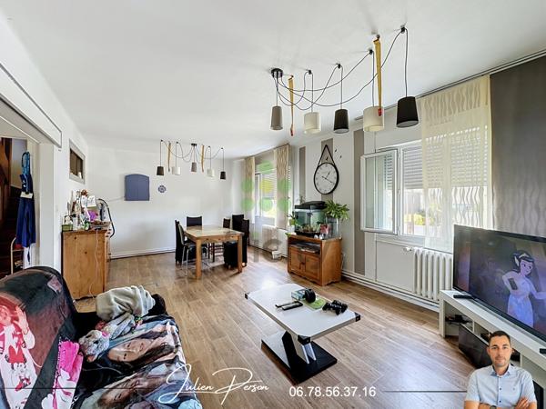 Immeuble
        
        - 320 m² 369 000 € *