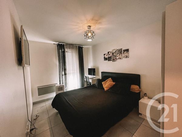 Appartement F3 à vendre  3 pièces - 62,83 m 2   MARSEILLE  - 13009
