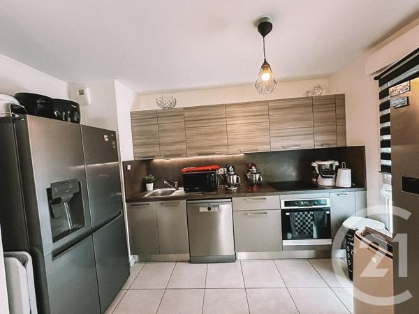 Appartement F3 à vendre  3 pièces - 62,83 m 2   MARSEILLE  - 13009