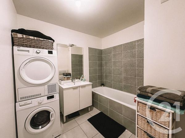 Appartement F3 à vendre  3 pièces - 62,83 m 2   MARSEILLE  - 13009