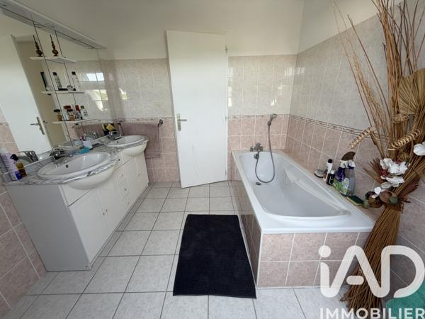 Maison à vendre 6 pièces 104 m² Landivisiau