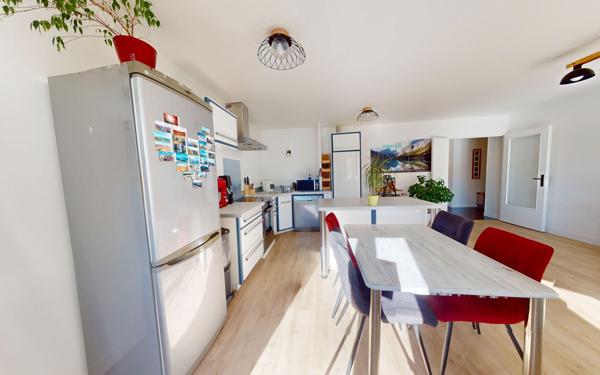 Appartement à vendre    3 pièces • 77 m2 Lyon 7