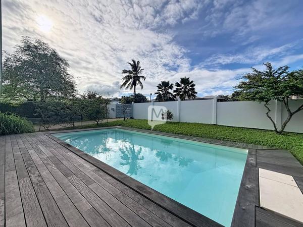 DPT GUYANE, à vendre RÉMIRE MONTJOLY villa T5 de 144,20 m2 avec piscine