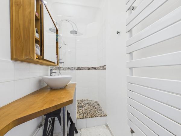 - 78000 VERSAILLES - QUARTIER MONTREUIL - CHARME DE L'ANCIEN - PARQUET MOULURES CHEMINEES - EXPOSE SUD SUR JARDIN - GRANDE CAVE -