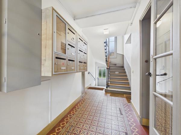 - 78000 VERSAILLES - QUARTIER MONTREUIL - CHARME DE L'ANCIEN - PARQUET MOULURES CHEMINEES - EXPOSE SUD SUR JARDIN - GRANDE CAVE -