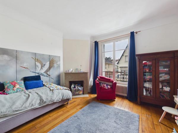 - 78000 VERSAILLES - QUARTIER MONTREUIL - CHARME DE L'ANCIEN - PARQUET MOULURES CHEMINEES - EXPOSE SUD SUR JARDIN - GRANDE CAVE -