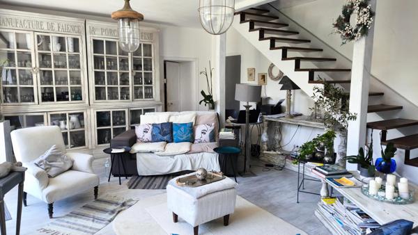 Maison de Maître avec un beau paysagé et un gite.