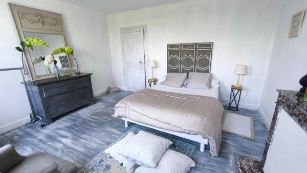 Maison de Maître avec un beau paysagé et un gite.