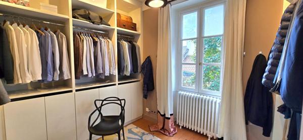 Maison de ville de type 9, surface habitable de 180 m², avec jardin et dépendance