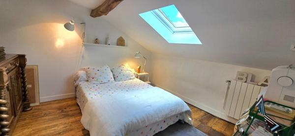 Maison de ville de type 9, surface habitable de 180 m², avec jardin et dépendance