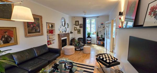 Maison de ville de type 9, surface habitable de 180 m², avec jardin et dépendance